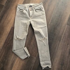 Distressed jegging crops